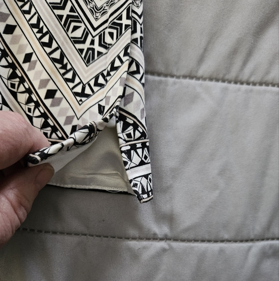 White House Black Market Black and White Geometric Strapless Top Size 2 - Picture 5 of 10